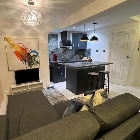 Newly Renovated Modern Studio Apartment In West Kensington Лондон Экстерьер фото