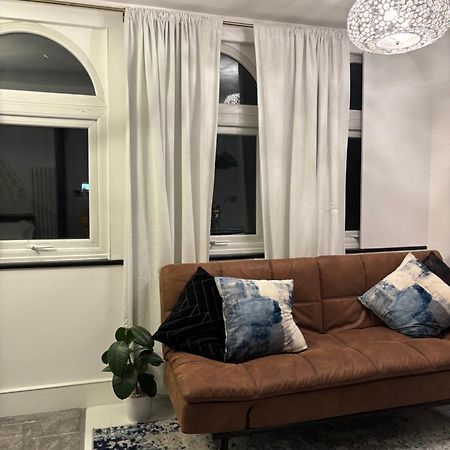 Newly Renovated Modern Studio Apartment In West Kensington Лондон Экстерьер фото