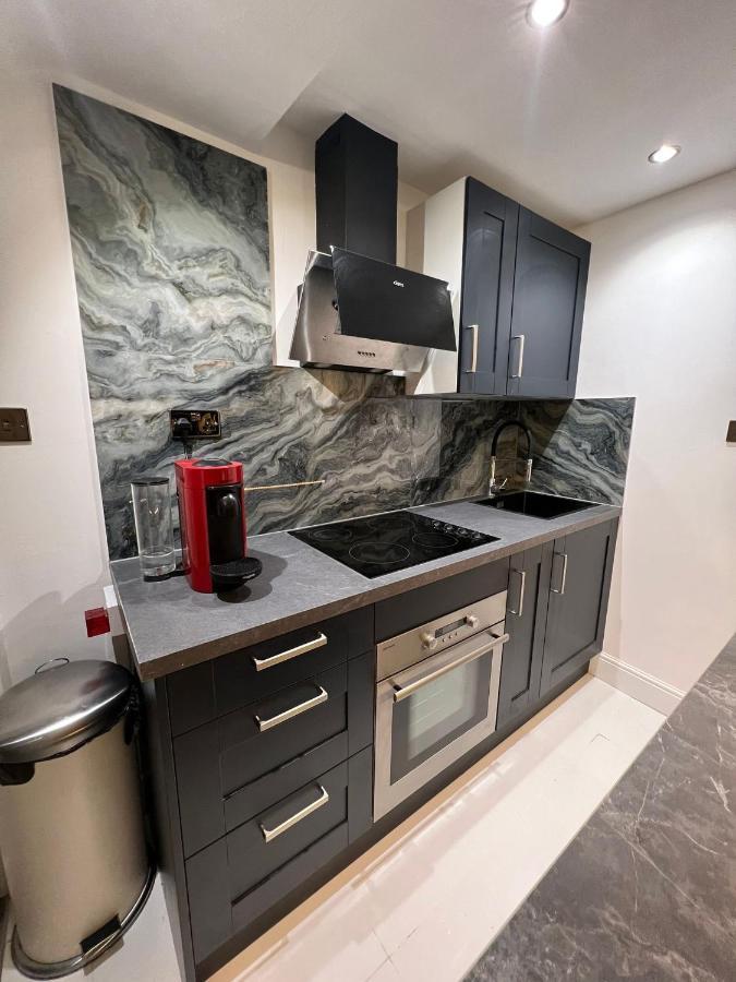 Newly Renovated Modern Studio Apartment In West Kensington Лондон Экстерьер фото
