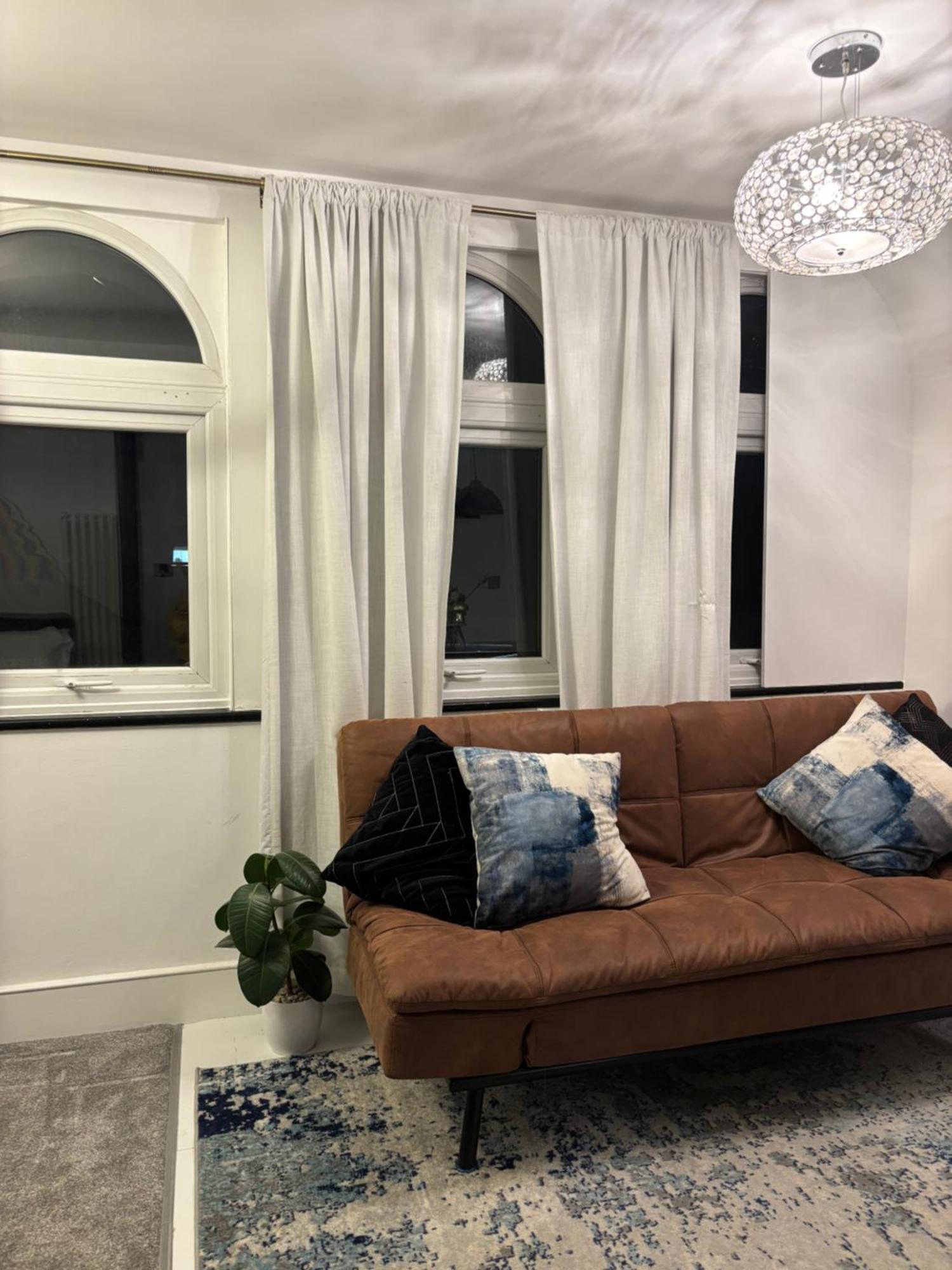 Newly Renovated Modern Studio Apartment In West Kensington Лондон Экстерьер фото