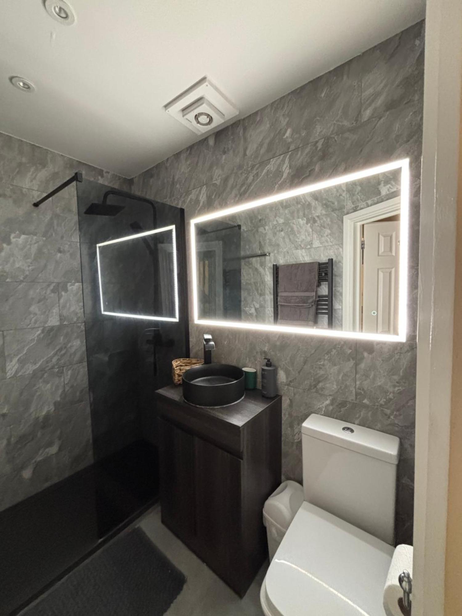 Newly Renovated Modern Studio Apartment In West Kensington Лондон Экстерьер фото