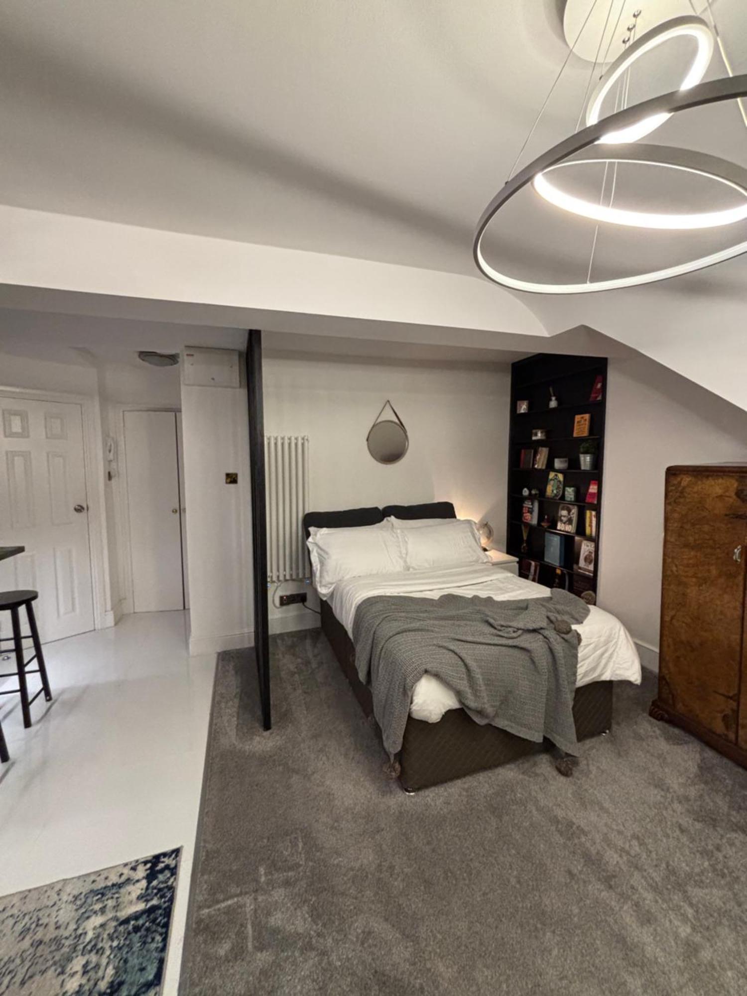 Newly Renovated Modern Studio Apartment In West Kensington Лондон Экстерьер фото